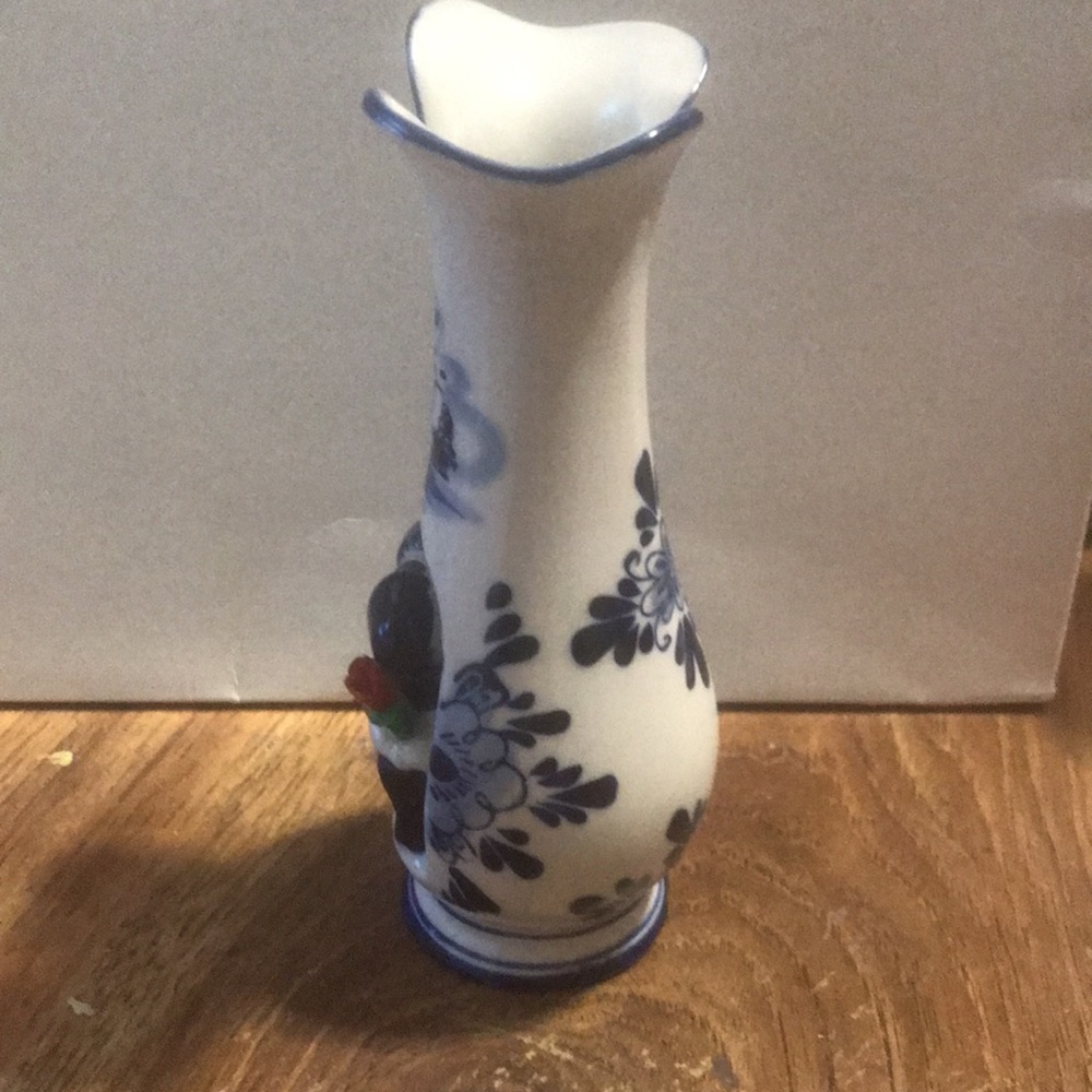Vintage. Like new Blue Delft Deco. Porcelian vase with kissin children    Hand - Picture 6 of 9